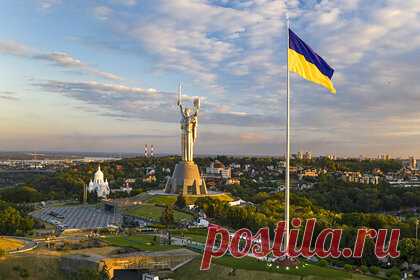 На Украине заявили о поворотной точке в истории страны. Принятие закона об олигархах стало поворотной точкой в развитии Украины как независимого государства, считает секретарь Совета национальной безопасности и обороны Украины Алексей Данилов. По его словам, это важнейший день в новейшей истории страны, ознаменовавший выбор украинского народа между прошлым и будущим.