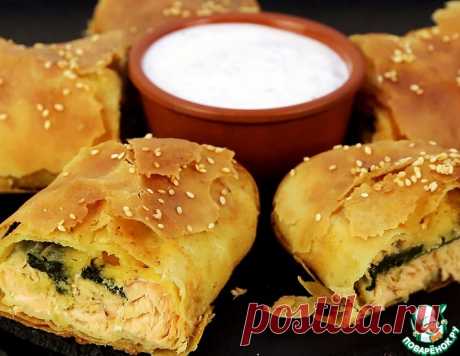 Штрудель с лососем, шпинатом и сыром – кулинарный рецепт