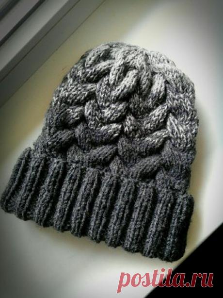 Процесс вязания и собственно результат. Шапка очень мягкая, может заменить подушку анти-стресс))
На обхват головы 50-54 см
Осталось пройти ВТО
#magi_traden #вязаная_шапка (в наличии)