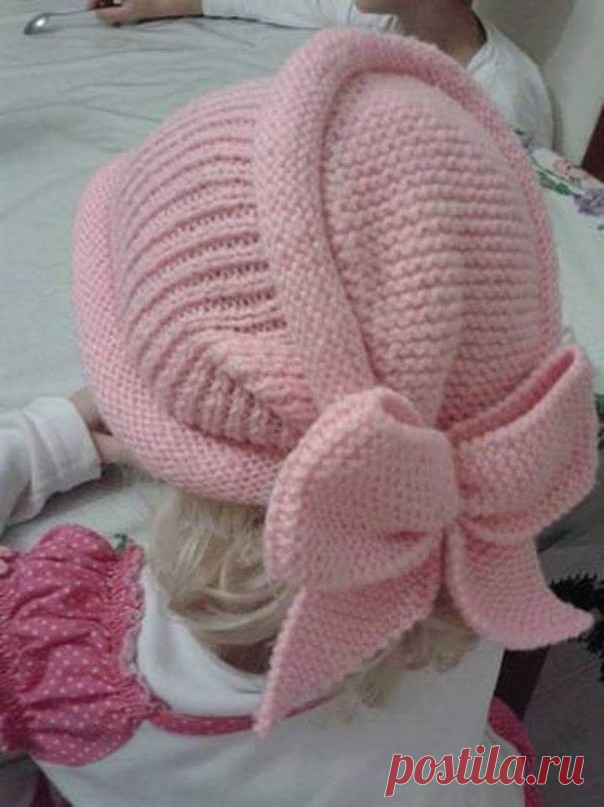 ШАПОЧКА для принцессы 
1 деталь: 
Набрать на прямые спицы число петель равное окружности головы. 
10 рядов чулочной вязкой. 
30 рядов резинка 11. 
10 рядов чулочная вязка. 
Закрыть все петли. 
2 деталь: 
Набрать 10 петель и вязать платочной вязкой. В каждом ряду прибавить с обеих сторон петли, пока на спицах не станет 30 петель. Провязать 10 рядов без прибавок. Убавить в каждом ряду с обеих сторон петли, пока на спицах не останется 10 петель. Закрыть все петли. 

3 деталь ...