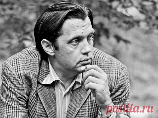 Стихотворение, которое поссорило Роберта Рождественского с эмигрантами | Ещё один блог о кино | Яндекс Дзен