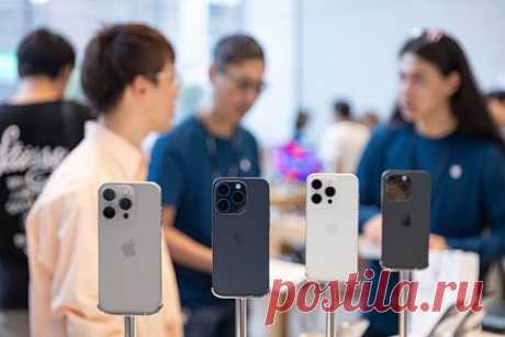 Новый флагманский iPhone подешевел. Представленный осенью 2023 года iPhone 15 Pro рекордно подешевел. Журналисты медиа заметили, что новый аппарат доступен на рынке за 88 тысяч рублей. Это значительное удешевление: на старте продаж iPhone 15 Pro продавали за 150-170 тысяч рублей. Цены на новый флагман актуальны при доставке из-за рубежа.