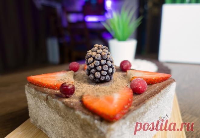 Шоколадный, постный торт без выпечки ⋆ Vegan Ray Торт без выпечки - хорошее и для многих необычное угощение! В нем очень хорошо сочетается шоколад и апельсин. Кремовая текстура тает во рту, а корочка насыщенная и жевательная.