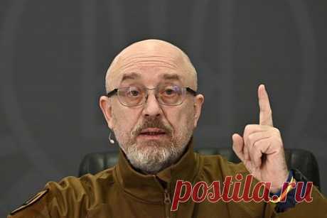 Глава Минобороны Украины рассказал о просьбе к Деду Морозу. Украинским войскам еще не прислали американские зенитно-ракетные комплексы Patriot. Об этом заявил министр обороны Украины Алексей Резников в интервью итальянской газете la Repubblica. Он добавил, что перед Новым годом обращался к Деду Морозу и просил прислать также истребители.