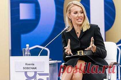 Водителя Собчак отправили под домашний арест в элитную квартиру у моря. Олег Цой, водитель Mercedes, в котором на момент смертельного ДТП в Сочи ехала российская журналистка и телеведущая Ксения Собчак, находится под домашним арестом в элитном многоэтажном доме у Черного моря. По данным «KP.RU», в квартире площадью 82 квадратных метра с бассейном и видом на море Цой живет пять лет.