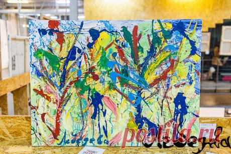 Флакон - это активное, уютное место, расчитанное на молодых, креативных людей. Я очень хотела показать свою живопись активным и талантливым молодым людям и получить от них отзыв о своём творчестве. Для этого и нужно устраивать выставки, чтобы получать обратную связь и чтобы люди увидели картины, над которыми я работала много лет.