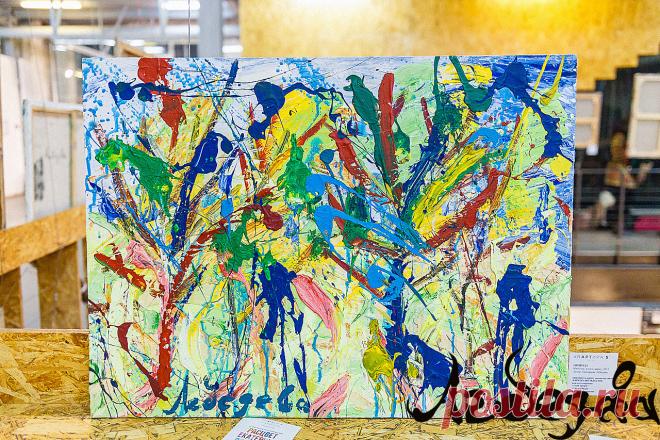 Флакон - это активное, уютное место, расчитанное на молодых, креативных людей. Я очень хотела показать свою живопись активным и талантливым молодым людям и получить от них отзыв о своём творчестве. Для этого и нужно устраивать выставки, чтобы получать обратную связь и чтобы люди увидели картины, над которыми я работала много лет.