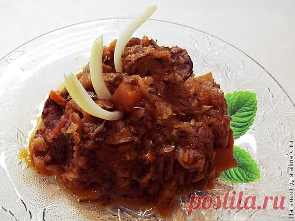 Рагу из мяса с овощами и зеленью
Рагу может быть отличным ужином, как самостоятельное блюдо, или второе блюдо к обеду, как гарнир. В состав могут входить разнообразные овощи, рыба, грибы, но наиболее аппетитным и вкусным рагу получается с добавлением мяса. В общем, приготовление рагу – это отличный повод для кулинарных фантазий. Предлагаю вам рецепт ароматного рагу из мяса с овощами и зеленью.