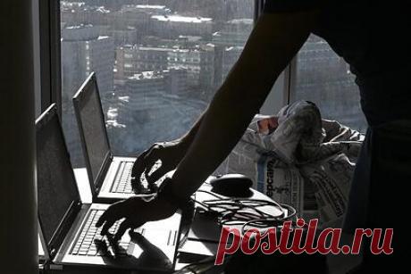 Россиян предупредили о прикрывающихся именем Apple интернет-мошенниках. В России выросло количество мошеннических интернет-магазинов, предлагающих пользователям купить технику Apple. Об аферистах, прикрывающихся именем известной американской компании, предупредил один из основателей проекта StopPhish Юрий Другач. По его словам, в марте в сети было зарегистрировано не менее 20 таких сайтов.