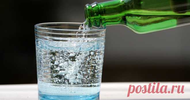 Газированная или без газа? Какая минеральная вода полезнее Считается, что минеральная вода — ценный источник полезных веществ, который помогает поддерживать водный баланс и обогащает организм необходимыми минералами. Какую воду предпочесть — газированную или без газа — и существует ли разница в их полезных свойствах — читайте в справке aif.ru.