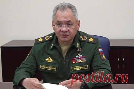 Шойгу проверил пункт управления группировки войск в зоне спецоперации. Министр обороны России Сергей Шойгу во время рабочей поездки в зону спецоперации на Украине проверил передовой пункт управления группировки войск «Восток» на южнодонецком направлении. Он изучил готовность группы к действиям зимой, включая обеспеченность военных средства обогрева.