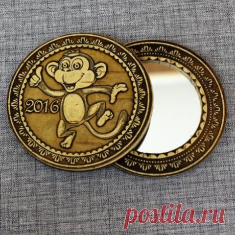 Зеркало круглое &quot;Обезьяна&quot;2016 - Сувенирные изделия из бересты