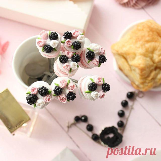 Не успеваете купить подарок 😱😱😱😱???
.
 Уже все что можно подарено? А день рождения у вашей коллеги уже завтра??????🙆🙆🙆 .

А вот у моих клиентов эта проблема уже  решена!😊 Вкусная ложка ручной работы станет красивым и приятным подарком
.
Почему стоить выбрать вкусную ложку: .
🌼Необычно и не избито .
🌼 Красиво .
🌼На работе мы постоянно пьем чай и даже несколько раз в день (это я точно знаю, проработала в офисе 5 лет ). Вкусная ложка украсит этот обычный ритуал и б...