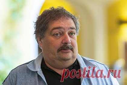Следователи попросили заочно арестовать российского писателя Дмитрия Быкова