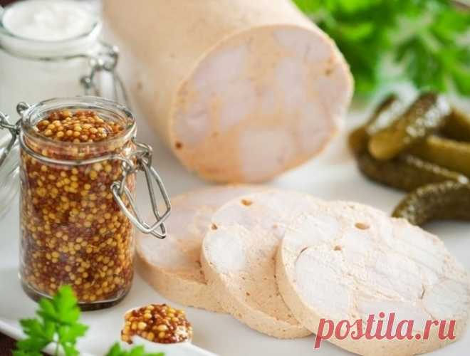 Домашний куриный паштет — рецепт от бога кулинарии! Ингредиенты: 250 г сливочного масла, 1 кг куриного филе, 1 стакан ядер грецких орехов (по желанию), 2-3 дольки чеснока, 1 корень петрушки, 2 луковицы, 1 морковь, соль, черный молотый перец, тертый мускатный орех — по вкусу...