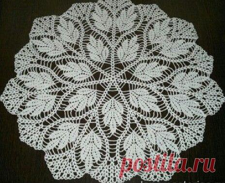 Красивая салфетка "Хоровод листьев"