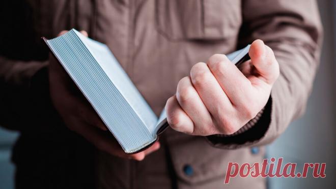 Психолог во Всемирный день книголюбов рассказала о пользе чтения. Привычка регулярно читать книги позволяет продлевать жизнь и молодость, потому что чтение сохраняет прежние нейронные связи в мозге, обеспечивающие его длительную работу, а также способствует образованию новых. Об этом во Всемирный день ...