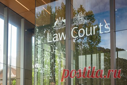 Обвиненную в совращении 15-летнего школьника учительницу освободили из-за беременности
