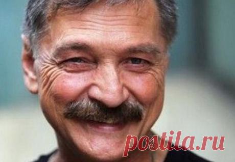 Скончался народный артист Белоруссии Александр Тиханович В Минске на 65-м году жизни скончался народный артист Белоруссии Александр Тиханович.

О смерти участника знаменитого ВИА "Верасы" сообщила его дочь Анастасия.

"Мы благодарим всех, кто на протяжении …