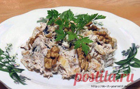 Салат с курицей и черносливом