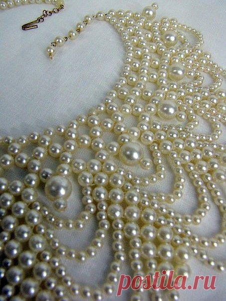 Колье из бисера и бусин