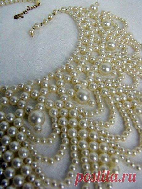 Колье из бисера и бусин