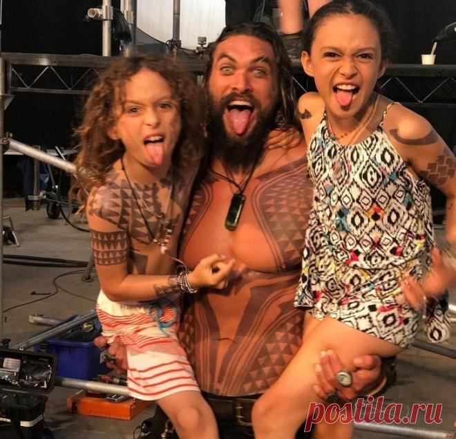 13 удивительных фактов о мужчинах, которые они и сами не знают Вопреки распространенному убеждению, мужчины тоже склонны переживать из-за своей внешности. Еще в 2004 году психолог Стейси Данн обнаружила, что когда мужчинам показывали изображение случайной мускулистой фигуры, близкой к идеалу, то они мрачнели и становились злее. А опрос 2014 года показал, что 63 % парней считают, что им нужно похудеть.