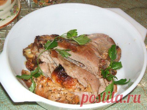 ИНДЮШАТИНА, ЗАПЕЧЕННАЯ С ЧЕСНОКОМ И СПЕЦИЯМИ