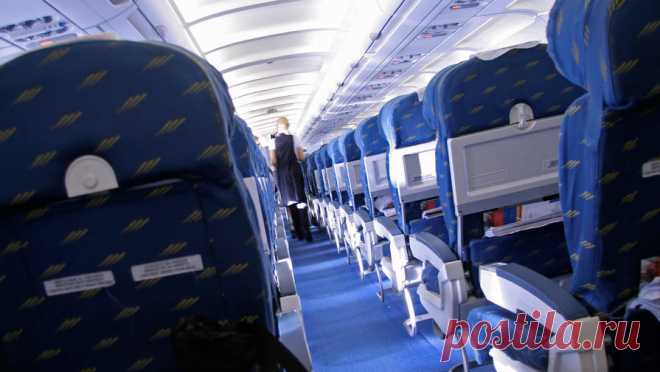 Россиянин подрался с бортпроводником на рейсе "Москва - Магадан". Мужчина устроил драку с бортпроводником на самолете, следовавшем из Москвы в Магадан. Нарушителя задержали. Об этом сообщили в пресс-службе Восточного межрегионального Следственного управления на транспорте СК РФ. Инцидент произошел 4 ...