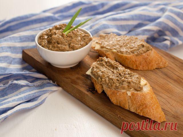 Паштет из грибов – пошаговый рецепт приготовления с фото У паштета из грибов есть несколько качеств. Во-первых, он бесконечно вкусный, во-вторых, он имеет свойство быстро исчезать со стола.