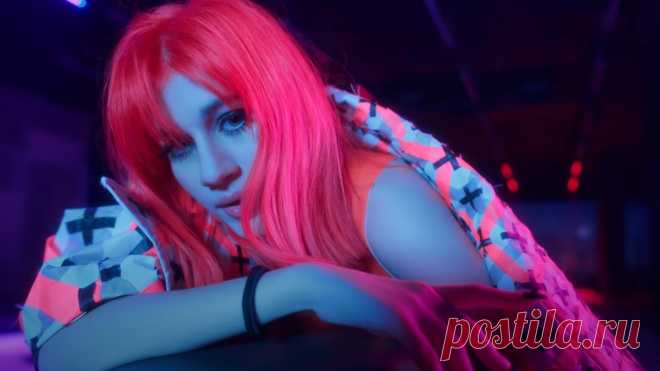 17-летняя израильтянка с песней в стиле K-Pop покорила мир На израильском конкурсе «а-Кохав а-ба» (с иврита «Следующая звезда») певица Элла Ли Лахав заняла второе место. Этот конкурс считается самым пристежным