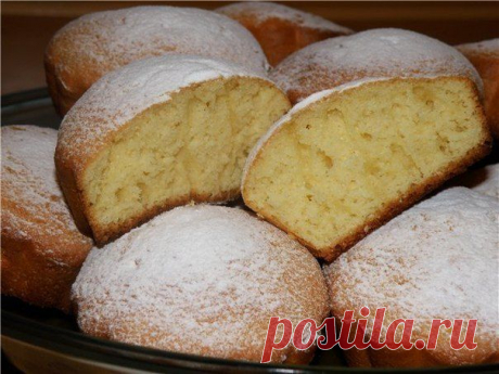 Шустрый повар.: Простые, вкусные кексы . Делаем всего за 5 мин
Ингредиенты: 

- 4 яйца
- 1 стакан сахара
- 100 гр растоп слив масла
- 5 ст л сметаны
- 2 ст муки
- 1 пак ванил сах
- 2 чайные ложки разрыхлителя 

Приготовление: 

Сахар, яйца, ванильный сахар растереть. Туда же добавить масло и сметану. Хорошо взбить. Дальше мука и разрыхлитель. Продолжаем взбивать до однородной массы. Я все делаю миксером. Формы для кекса заполнить на 2/3. Выпекать при 200-210 градусах 20 минут