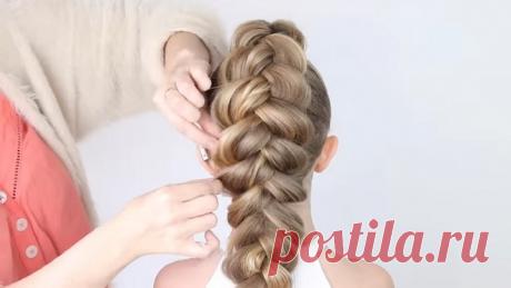 Мама решила сделать дочке роскошную косу-ирокез, для которой нужны только резинки и расчёска