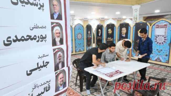 На выборах президента Ирана лидирует реформист Пезешкиан