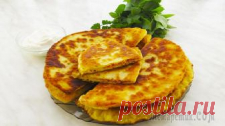 Сырные лепешки, разметаться  со стола за считанные минуты! Приветствую вас. Сегодня я готовлю сырные лепешки, с ветчиной. Рецепт очень простой, готовятся лепешки очень быстро, а получаются очень вкусными. Со стола разлетаться за считанные минуты.Ингредиенты:К...