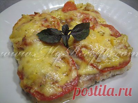 Рыба запеченная с помидорами и сыром