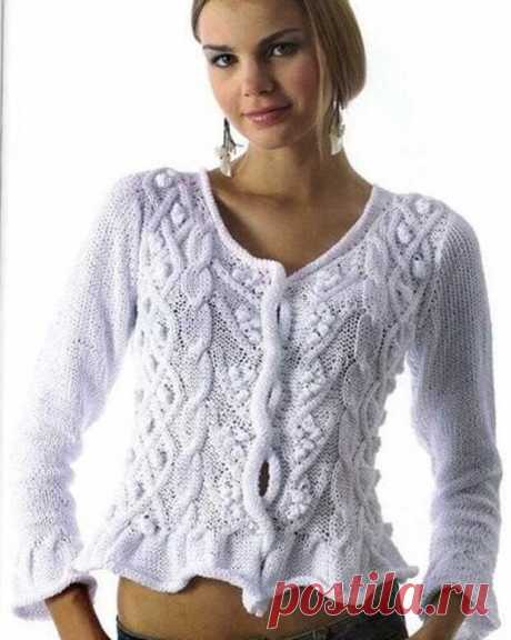 Жакет и вечные носки спицами - Подружки - медиаплатформа МирТесен Жакет интересными узорами Размер: 38 Вам потребуется: 450 г белой пряжи Mondial Solare (100% хлопка, 90 м/50 г), спицы № 4,5; 4 пуговицы. Чтобы получить изделие на 1 размер больше/меньше указанного, надо прибавить/убавить 2 см (4 п. по спинке, по 2 п. по каждой полочке) в ширину, 2 см...