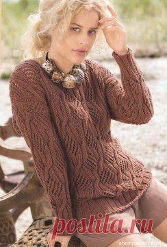 Каштановый пуловер с косами