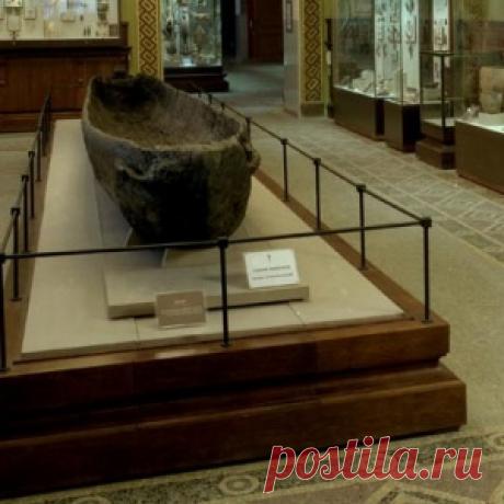 Древнейшее транспортное средство — лодка эпохи неолита, 3 тысячелетие до н.э. Собрание исторического музея - МирТесен