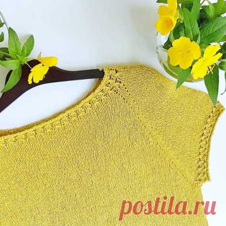Вязание спицами. Оливковый топ регланом сверху.