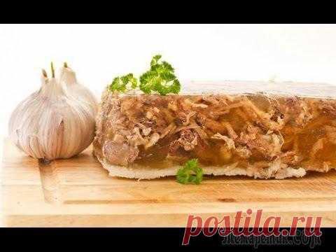 Домашний Холодец из говядины и курицы Секрет приготовления правильного прозрачного холодца. Мой любимый рецепт заливного. Продукты (на 5 порций): Говядина (голяшка) - 1,4 кг Курица домашняя (хребтовая часть) - 600 г Морковь - 1 шт. Лук ре...