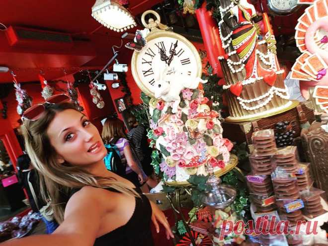 Leticia Martin Crespo в Instagram: «Y encontré la famosa tienda de chocolates en Soho!!! #choccywoccydoodah#tbt #ildivo_official #tourmundial #instalike #instabeauty #instagram #instagood #instamood #igers #happy #beautiful #me#girls #tagsforlikes #likeforlike #l4l #follow #followme #follow4follow #style #swag #cute #amazing #bestoftheday #picoftheday#world#friends #amorypasion#london»