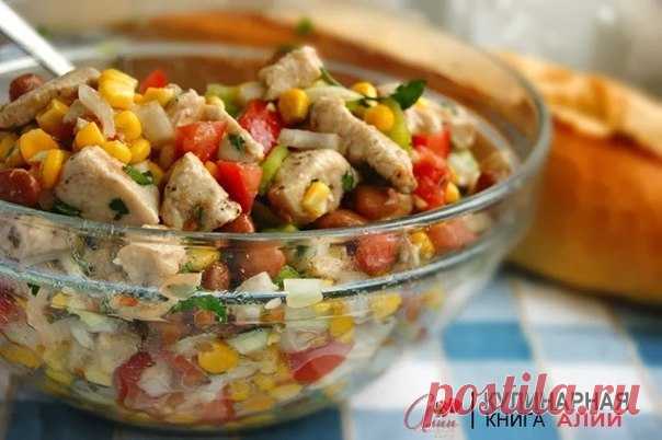 Салат с курицей и кукурузой / Свежие рецепты
