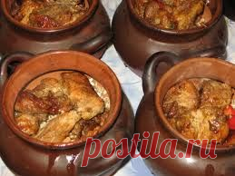 Вкусное мясо с перловкой в горшочках