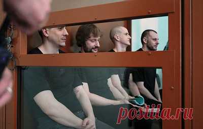 Готовивших в РФ теракты офицеров украинской ДРГ просят осудить на 30 лет. Им также призвали назначить штрафы в размере 1,8 млн рублей