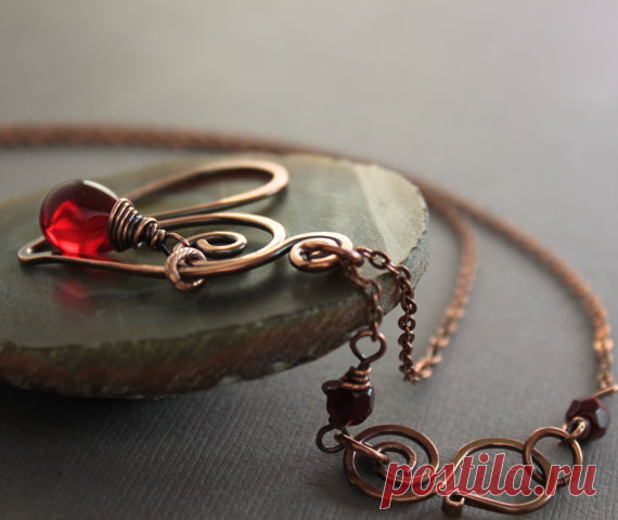 Heart copper necklace with red Czech glass teardrop on chain with a beaded decorative hook clasp - Romance necklace - Heart pendant - NK020 This artisan heart copper necklace made with swirly heart pendant hand forged with 14 gauge solid copper wire and embellished with red color of Czech glass teardrop dangle. Then its finished up with antique finish copper chain and beaded decorative swan shape hook clasp. ATTENTION - ORDERS TO US: Shipping to US uses USPS First Class sh...