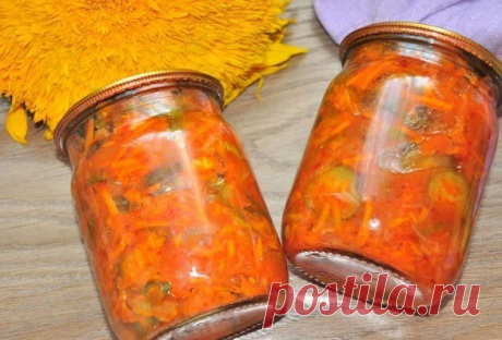 Салат «Пикантный» с огурцами, морковкой и томатной пастой.

В этом консервированном салате огурчики вместе с морковкой и луком, тушеные в томатном маринаде, не развариваются, а, наоборот, получаются хрустящими и слегка маринованными.

Ингредиенты: Огурцы – 1 кг. Морковь – 350 г. Лук – 350 г. 9% уксус – 0,5 ст. Лавровый лист – 1-2 шт. Томатная паста – 100 г. Сахар – 0,5 ст. Растительное масло – 125 мл. Соль – 1 ст. л. Перец горошком душистый – 10 шт.

Как приготовить:
1. Мо...