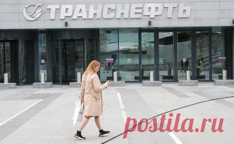 «Транснефть» предупредила о риске дефицита ликвидности в ₽582 млрд. «Транснефть» обратилась в правительство с предложением дополнительно поднять тариф на прокачку нефти на 8,7% в 2025 году. Без индексации компания оценивает дефицит средств в 582 млрд руб. к 2030 году на фоне роста налогов