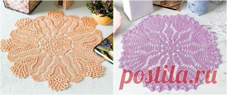 Две круглые салфетки-снежинки, связанные крючком Возможно, кому-то идея вязать салфетки крючком покажется старомодной. Мы совершенно с этим не согласны, ведь так красиво вязаные салфетки смотрятся в интерьере, если правильно подобрать узор и цвет. 
Например, сейчас на улице зима и думается про красавицы-снежинки. А можно закрыть глаза и представить себе первые весенние цветочки. Вязание крючком - волшебное дело, достаточно изменить цвет пряжи и узор салфетки меняет тему. В...