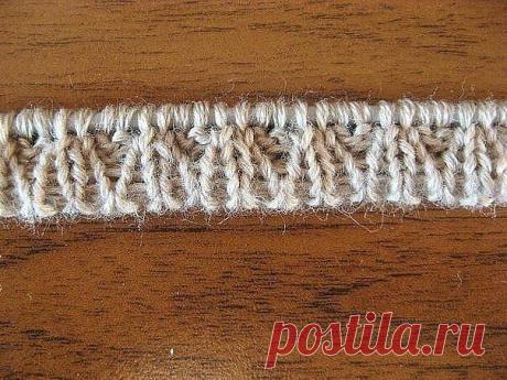 Эластичная резинка 2х2 

Способ изготовления
1. Для мужских пуловеров бывает нужна резинка 2х2. Нет ничего проще! Она есть производное от резинки 1х1. Итак, вяжем 3 ряда резинки 1х1:
2.1 ряд: кромочная, *изнаночная, накид* до конца ряда, заканчиваем в зависимости от того, четное или нечетное количество петель нам нужно, в первом случае вяжем накид, кромочная, во втором - накид, изнаночная, кромочная. Переворачиваем работу.
3.2 ряд : те петли, что в предыдущем ряду провязыв...